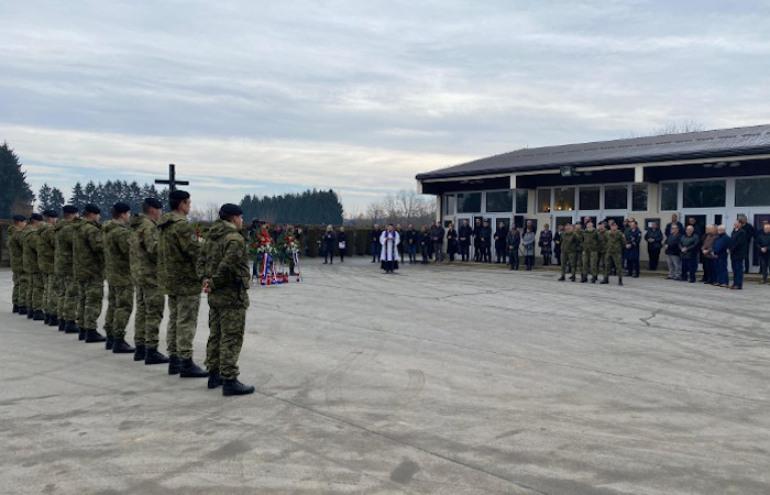 Zastali u vječnosti ljubeći oltar Domovine