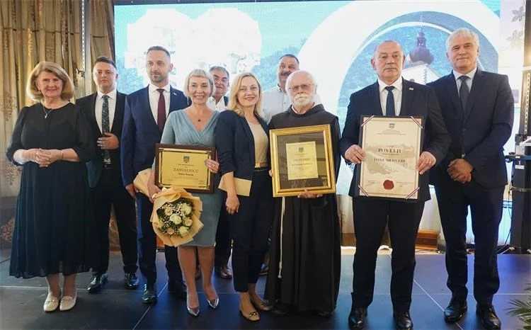 Medved počasni građanin Hrvatske Kostajnice