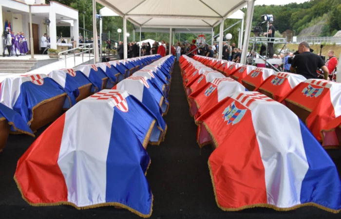 Pokop žrtava poraća u Maclju