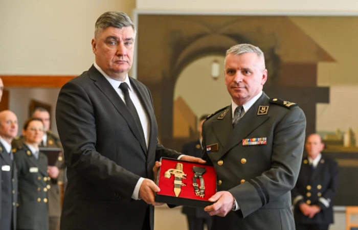 Časnički bodež Dragutinu Remenaru